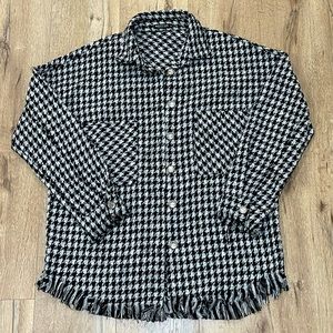 Nasty Gal - Houndstooth Knit Button Up Shacket - Black & White